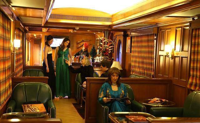 印度最豪华的火车，每节车厢都有空调地毯，一晚5600元