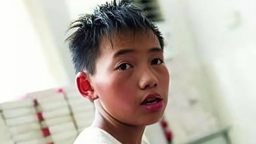 那个7岁靠吃野菜为生的广西男孩,如今怎么样了_杨六斤_妈妈_生活