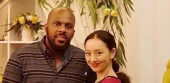 她是很多人的"童年女神",美貌迷倒释小龙,嫁给黑人后变化大_叶彤_少年