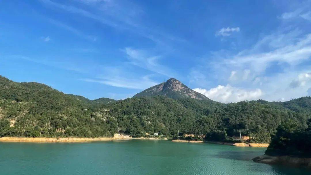 台山地区"一山一水"著名风景名胜区主峰瓶身峰海拔高度922米北峰山