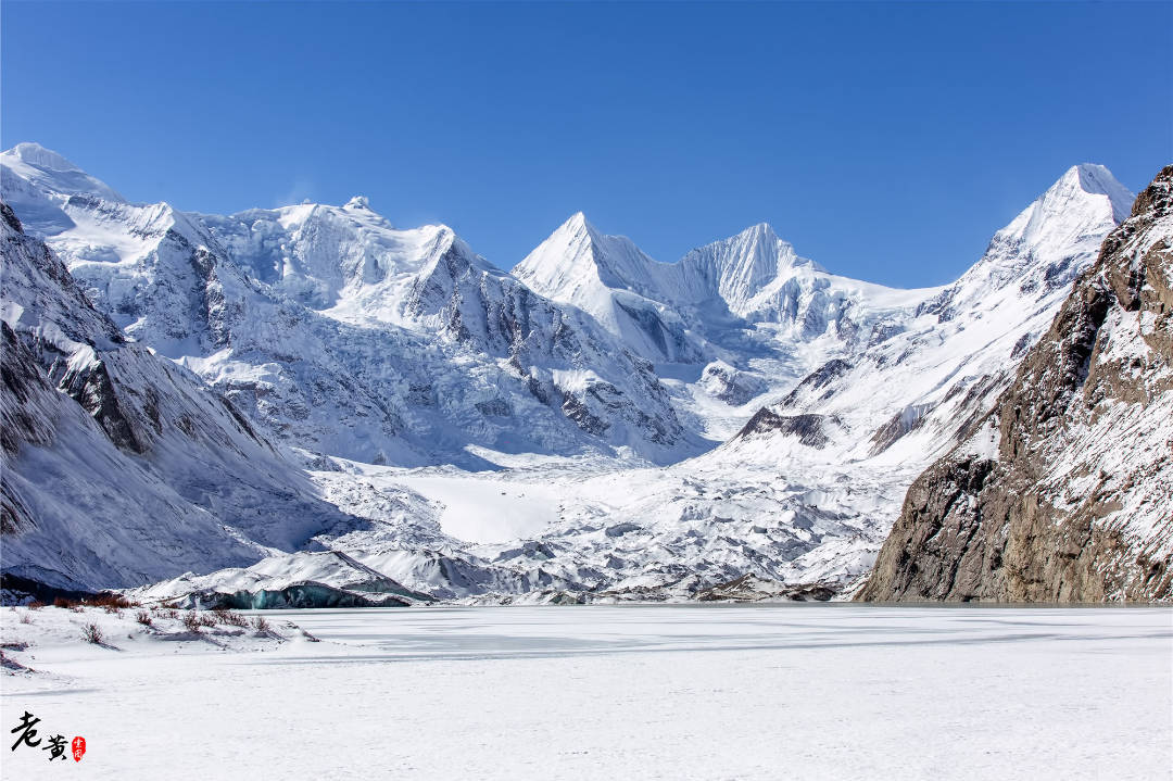 祥格拉冰川，与大名鼎鼎的三色湖相邻，风景绝佳却鲜有人知