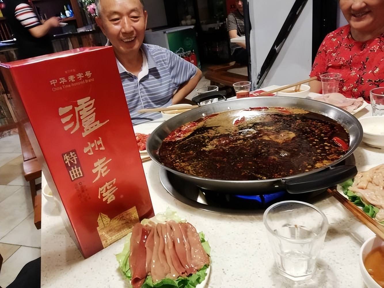 1,泸州老窖 特曲有这么几款被久经大场面的男人们青睐的中档酒,有没有