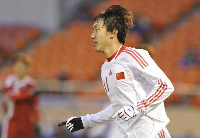 征服欧洲豪门却留洋失败,娇妻是海归硕士_曲波_的足球_中国