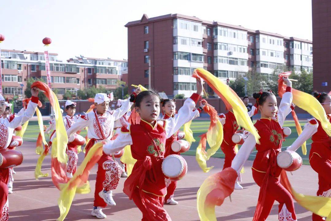 超越自我创辉煌,包头市包钢二十五小举行2022年秋季田径运动会_年级