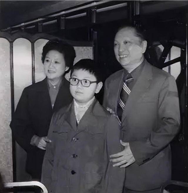 京剧名家李世济:独子和老伴接连去世,她艰难抚养两个小孙女_程砚秋