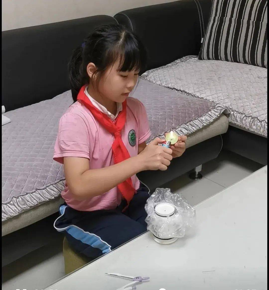 第九十八期——经开一校红领巾少年科学院之小孔成像_实验_蜡烛_纸杯