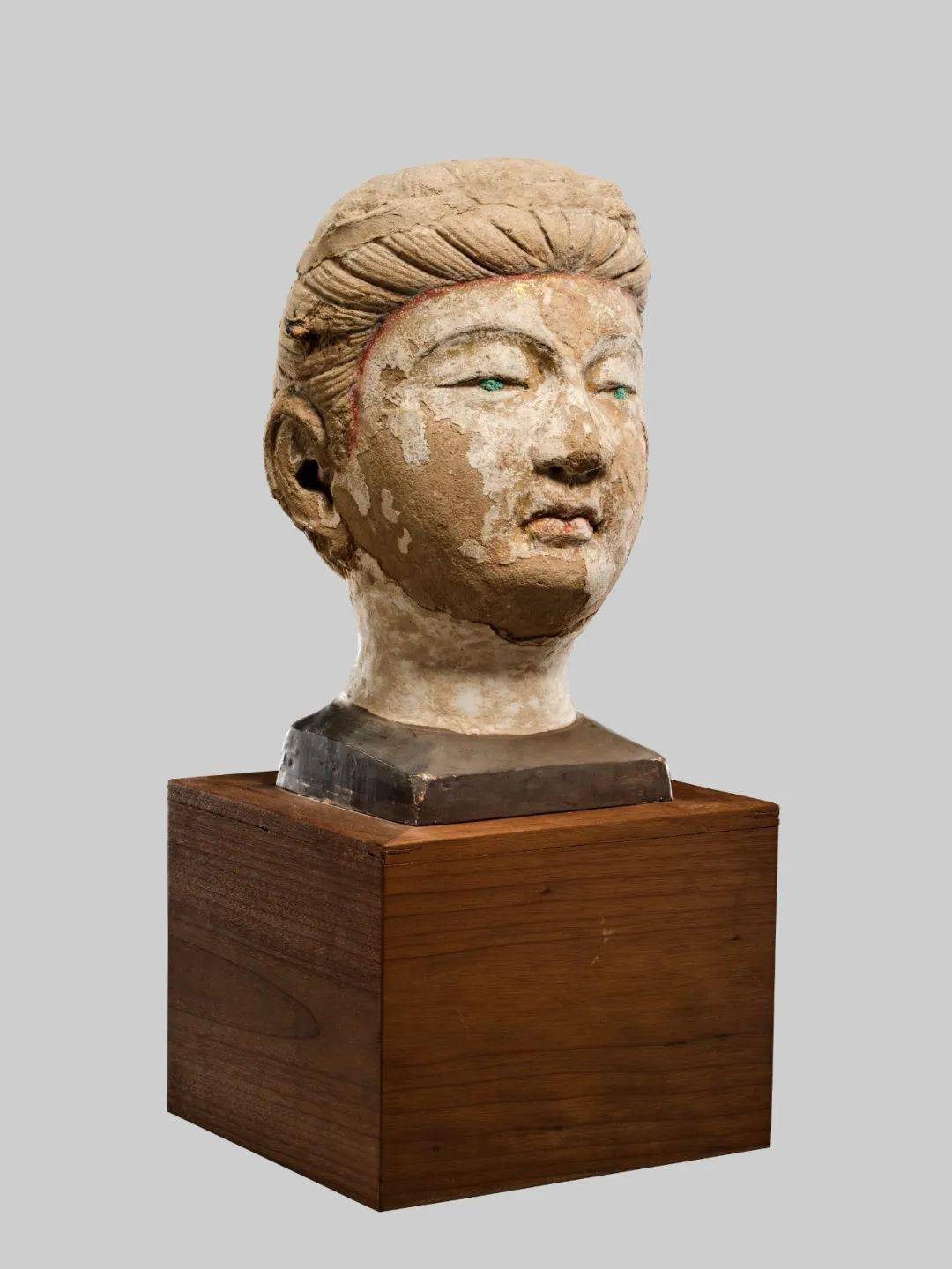 唐 泥塑菩萨头像北朝 青釉塑贴飞天团龙纹仰覆莲花尊元 掐丝珐琅缠枝