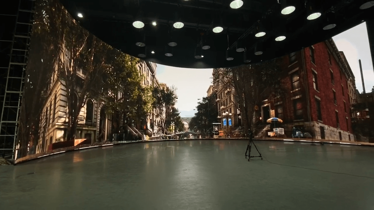 秀狐科技在上海松江园区2000平米摄影棚内搭建的长40米,高10米,总面积