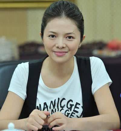 春晚美女主持人,33岁不当主持跑去演戏,今47岁仿佛变了一人_文清_事业