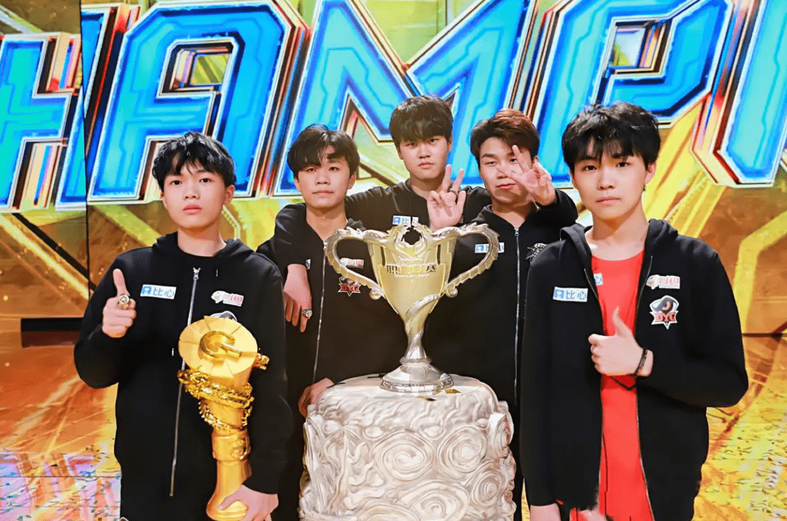 2020年是深圳dyg最鼎盛的时期,上半年久诚,清清,易峥,星宇加湘军,拿到