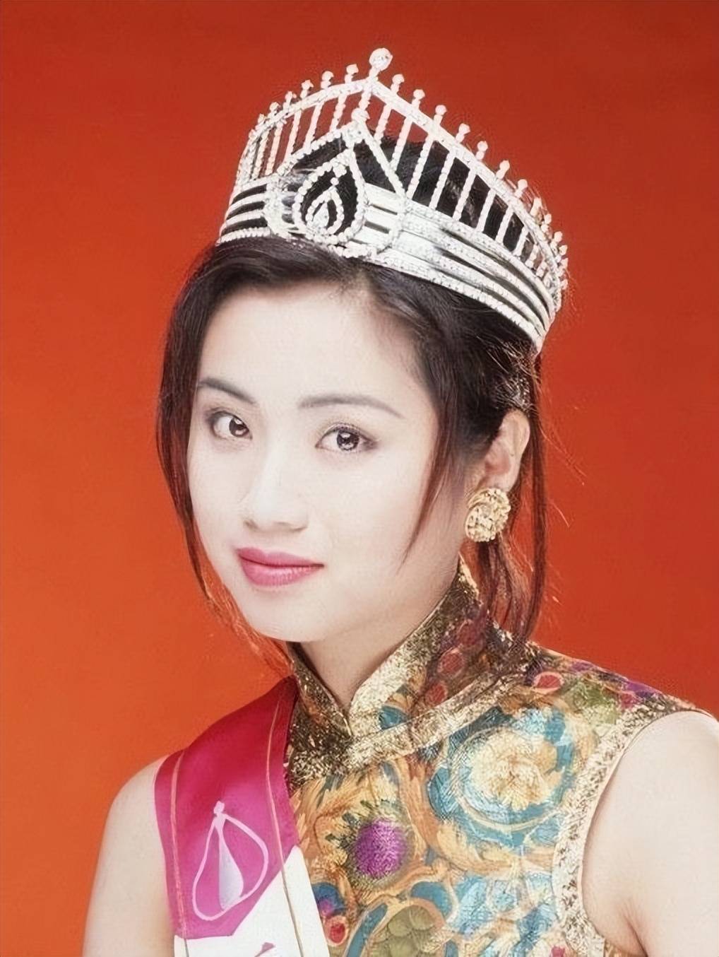 细数那些"背景强大"的港姐们…_毕业_香港_硕士