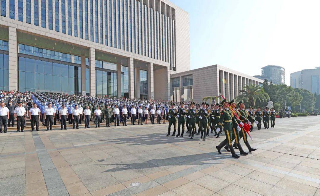 黄立峰,陈厦生等市委,市人大常委会,市政府,市政协和龙岩军分区领导