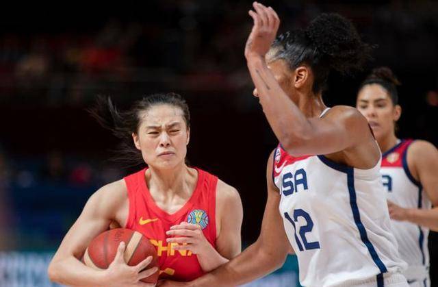 女篮世界杯决赛：历经百战，中国女篮凤鸣美国女篮世界杯