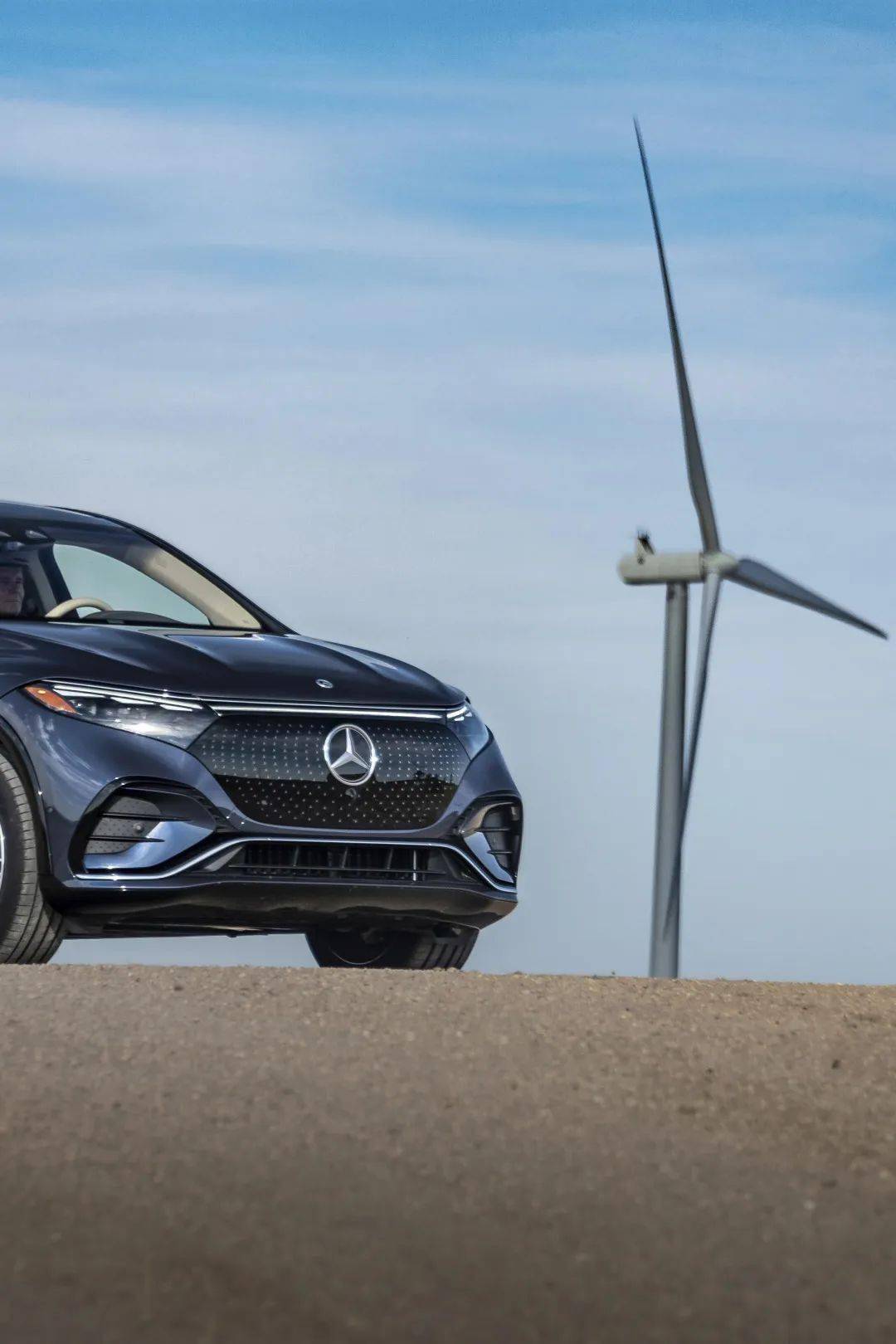 海外抢先试驾奔驰eva纯电平台首款suv——eqs suv