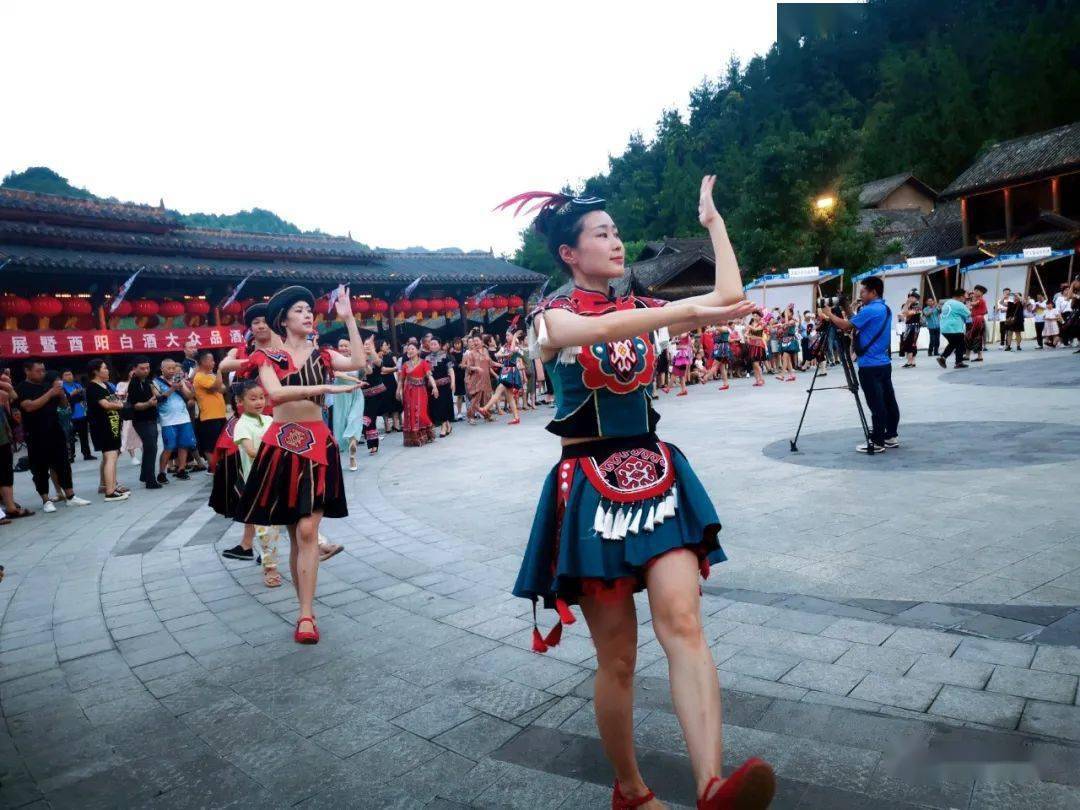 这里是"中国土家摆手舞之乡""中国著名民歌之乡".