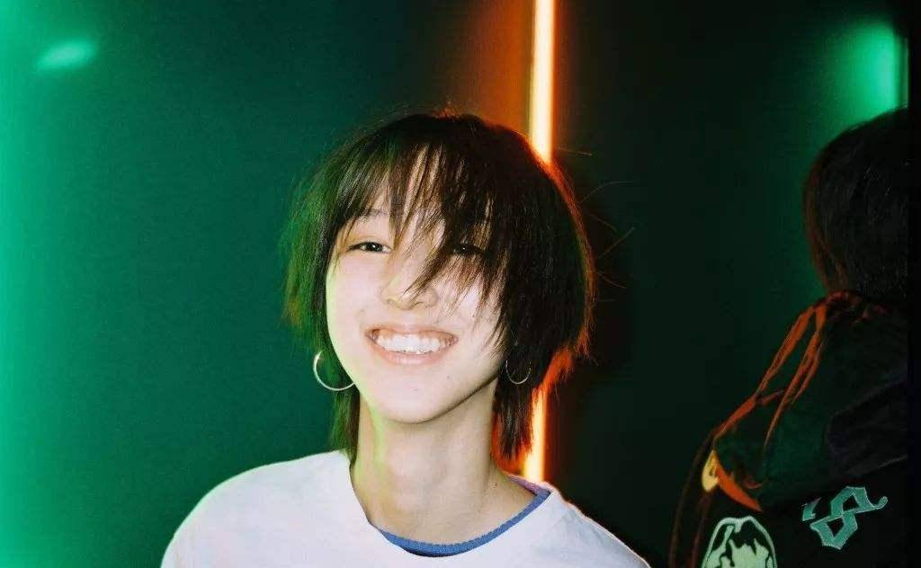 华晨宇的绯闻女友王悦伊,她的五官太优越!_少女_长相_下颌