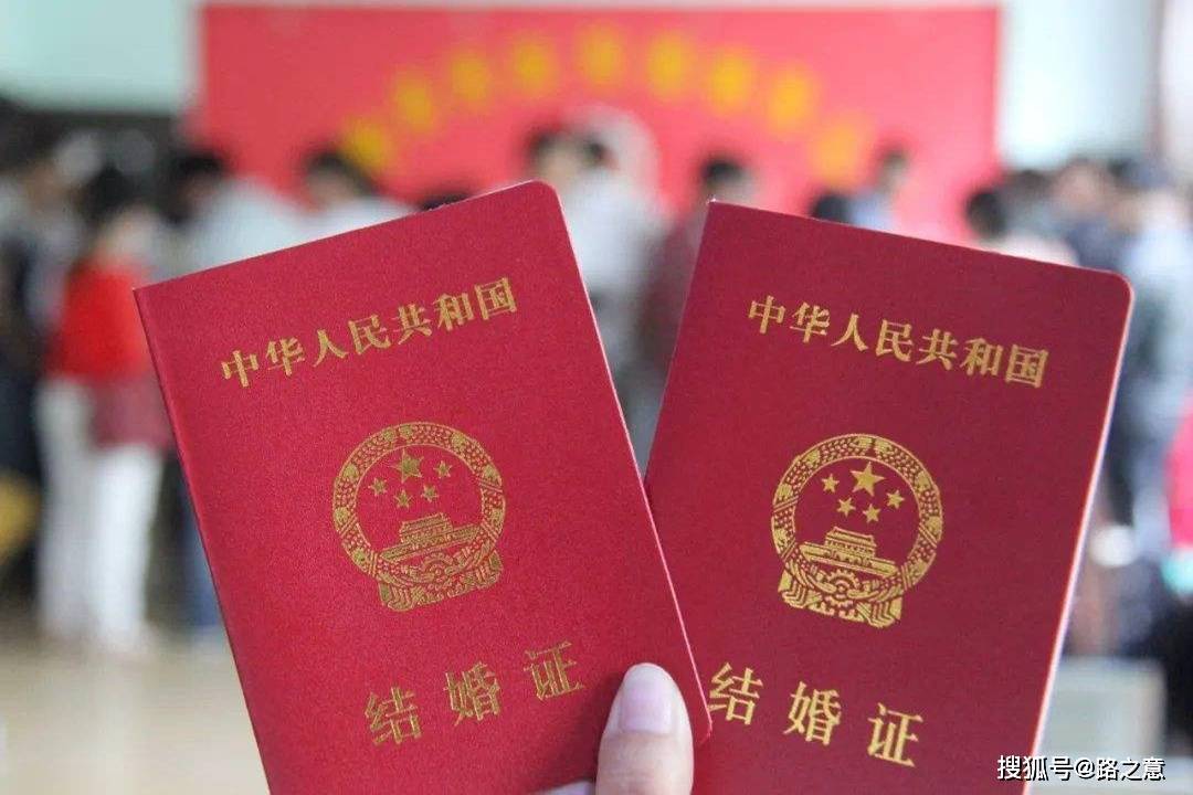 女学生为报恩嫁恩师,6年后她刀砍54岁的丈夫,1995年开封伤害案_吕倩