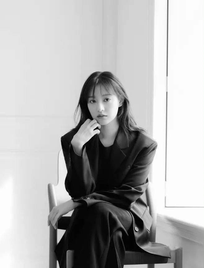 金智媛和新经纪公司highzium签约,和宋仲基,李钟硕同公司经纪公司方面