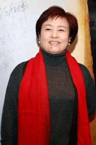 1984年,丈夫骑自行车载着朱明瑛,两人有说有笑去民政局办离婚_王珏