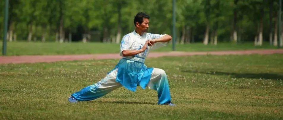 练武术时,怎样才能练成内壮外强的功法?_要点_掌心_虎口