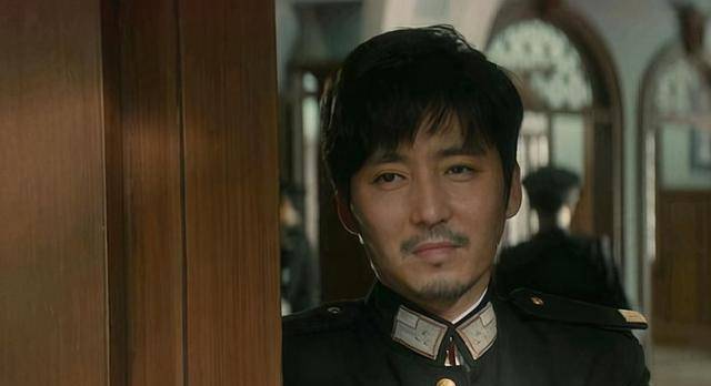 英雄并不完美,不论是夏继成还是顾耀东,他们身上都有缺点,哪怕是