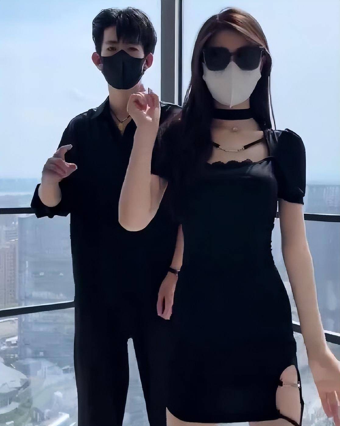 和平精英主播风格突变,三大女神占据前茅,红尘兔女郎cos排第二_转型