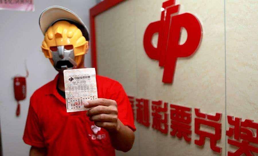如果中了1个亿的彩票,这钱要怎样存到银行中,会被“查”吗?_中奖者_奖金_大奖