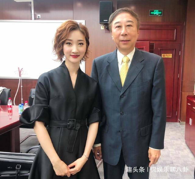 在娱乐圈中也有很多的明星,是他的徒弟,如贾玲,白凯南等都是他的徒弟