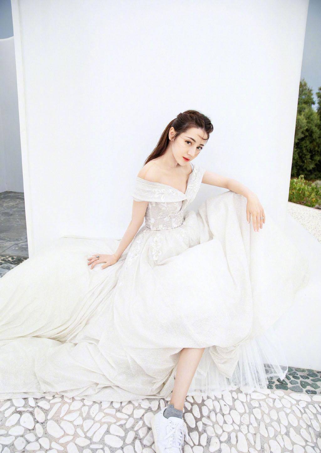 极品美女明星迪丽热巴,时尚迷人婚纱写真图片,唯美典雅自带仙气