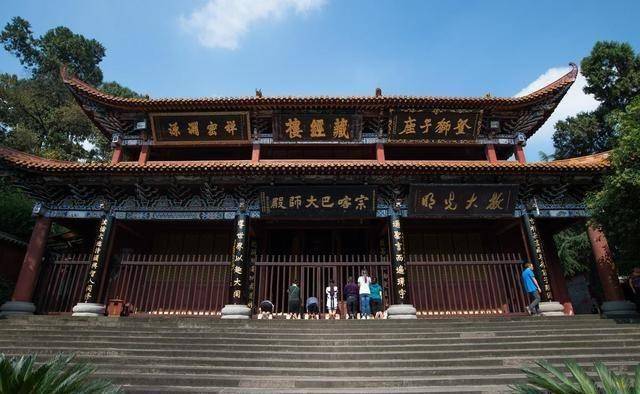 成都有一寺庙深得民心，超灵验吸引很多游客，停车费仅个位数