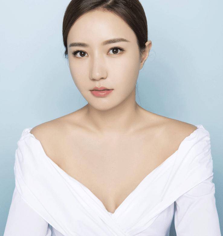 娶过气女星为妻,风靡全国的品牌市值不足3亿_达芙妮_陈英杰_韩雨芹