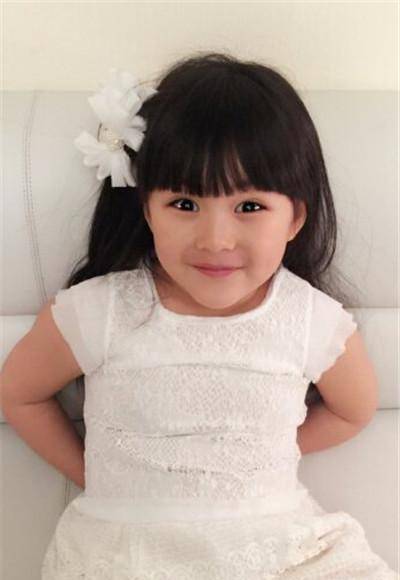 王诗龄11岁生日,穿校服出镜颜值变化大,李湘送出的礼物心意满满