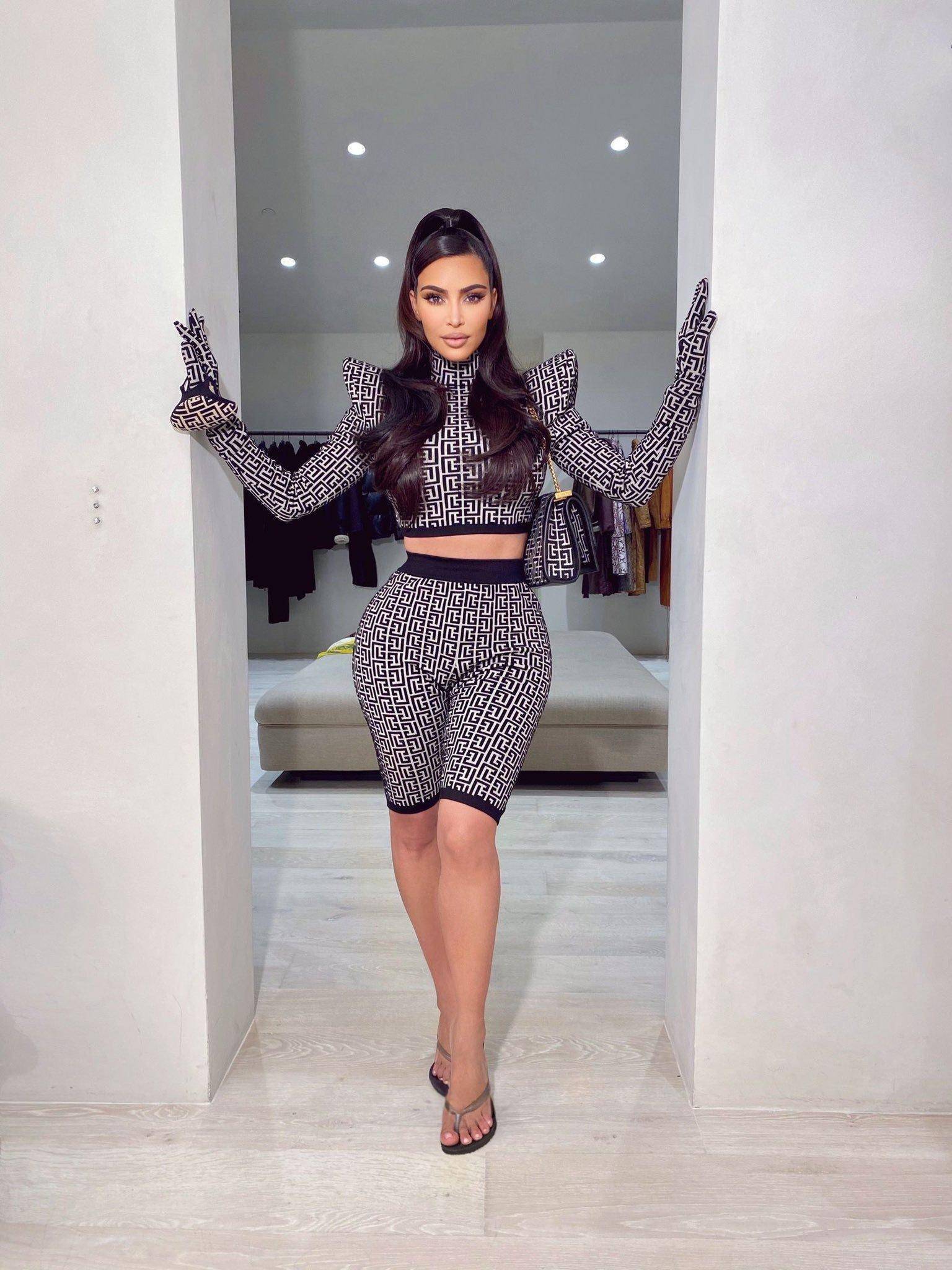 性感的沙漏身材,模特卡戴珊是如何做到的,她公布了自己的方法_体重