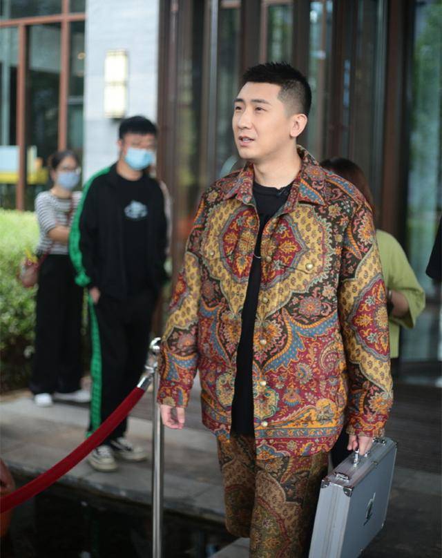 德云社尚九熙自拍,引发粉丝热议,这是在挑战石哥的饼干吗?