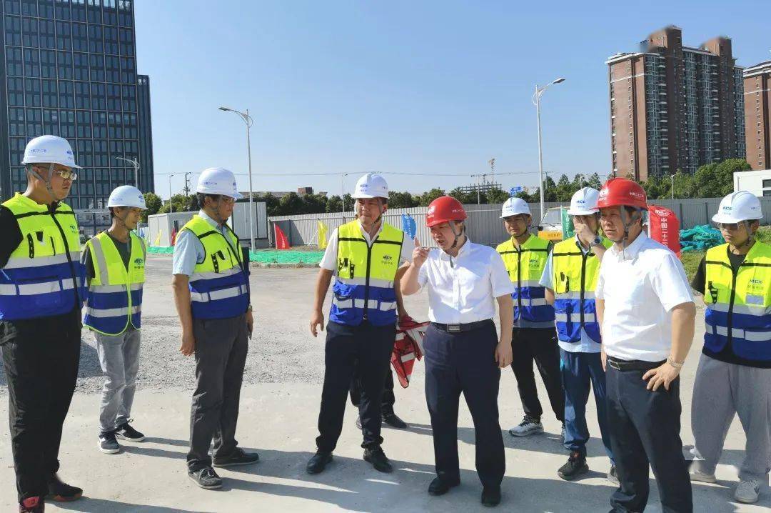 二十二冶集团领导到项目带班检查并慰问一线员工_施工_公司_袁斯浪