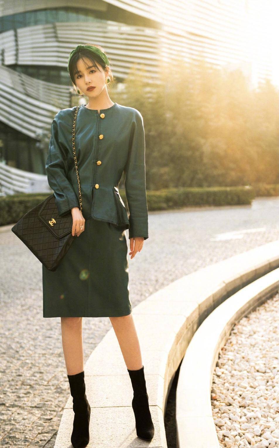 阚清子海岛大片释出,中风穿搭尽显优雅知性,气质绝了!_时尚_版型_女生