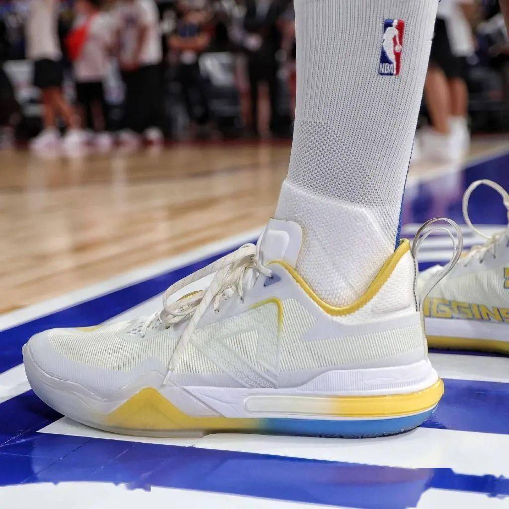 维金斯亲自官宣!签名鞋终于来了!网友:不如大三角……_匹克_球迷_合作