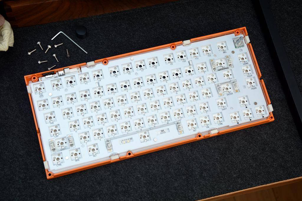 人生第一把客制化键盘就是它了,贱驴A3落日橙客制化套件体验