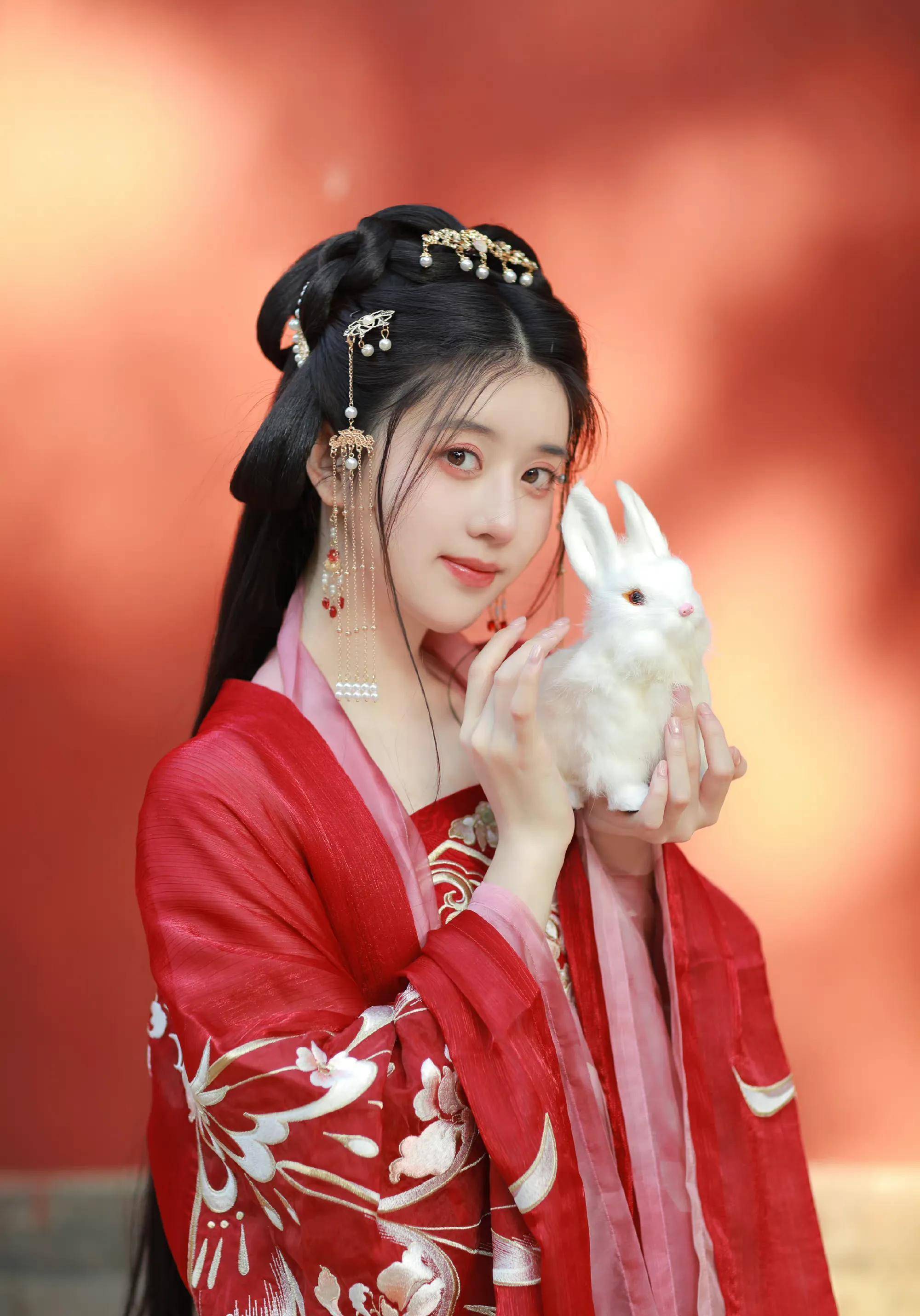 李凯馨古装红衣写真好看,但有些角度太赵露思_很漂亮_照片_衣服