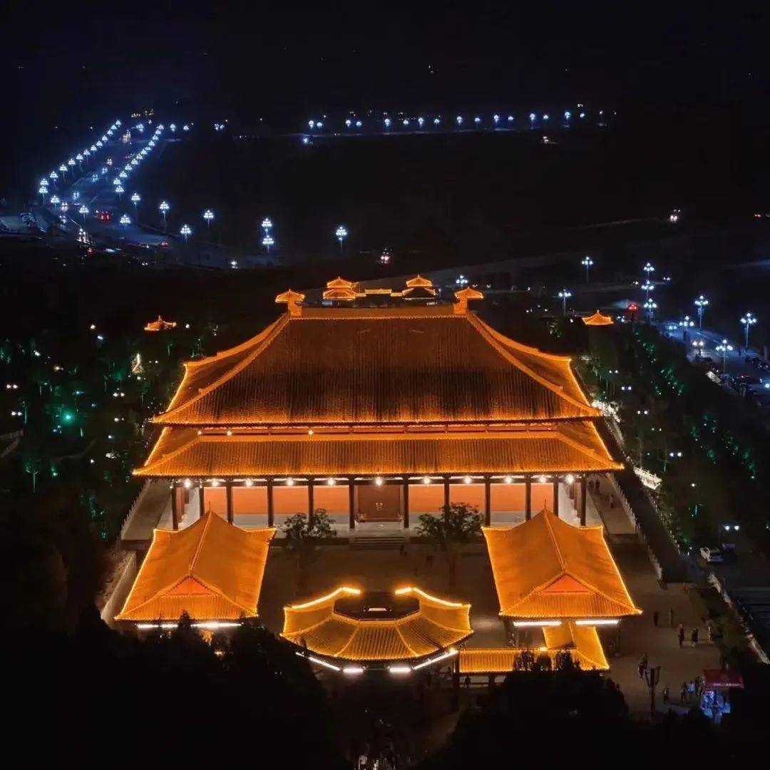 与19横之间演绎着一场精彩的对局走进庆都山·唐尧古镇的街区你会发现