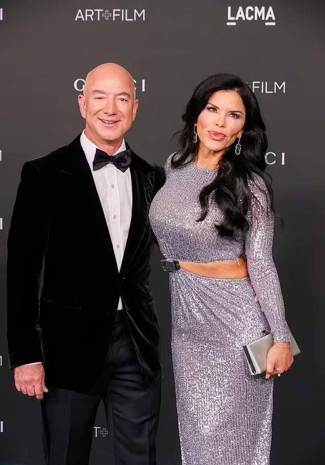 前妻分走500亿后再婚又离婚,还是贝佐斯聪明,至今没跟女友结婚_贝索斯