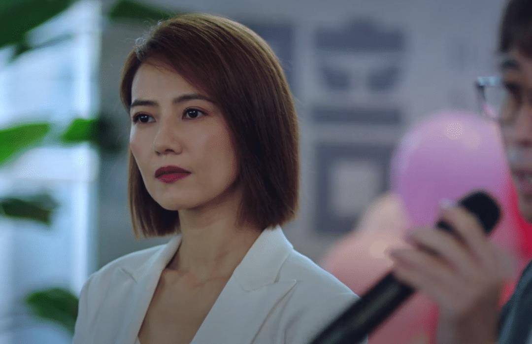 高圆圆新剧口碑爆棚,她不打针不扮美,打了多少中年女演员的脸?