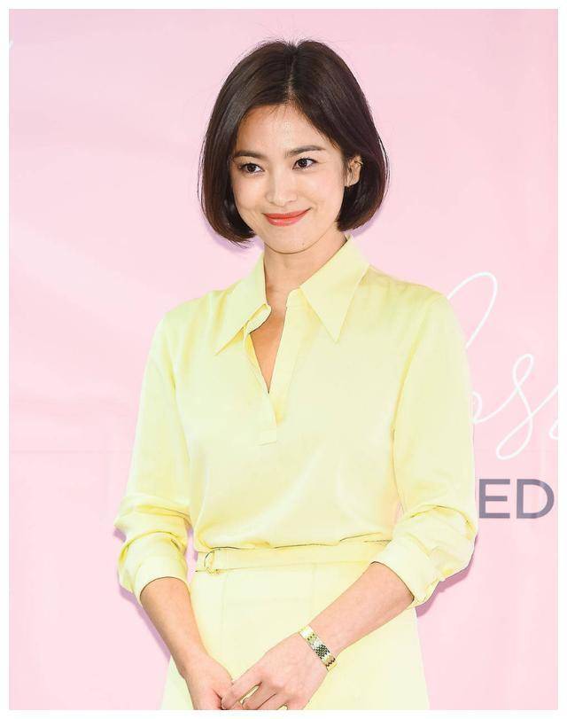 宋慧乔瘦了穿搭造型更时髦,白衬衫配西装外套亮相,马尾辫超减龄_女性