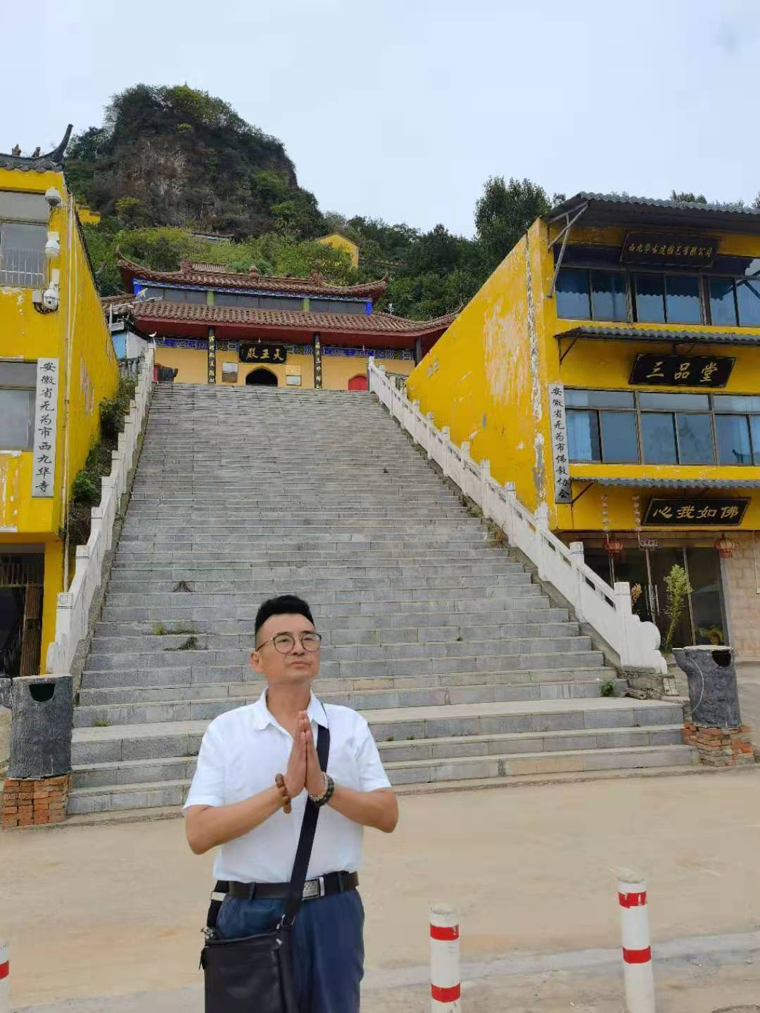 王秉刚冰山书法走近360行：走近西九华佛教胜地，应邀题字：佛