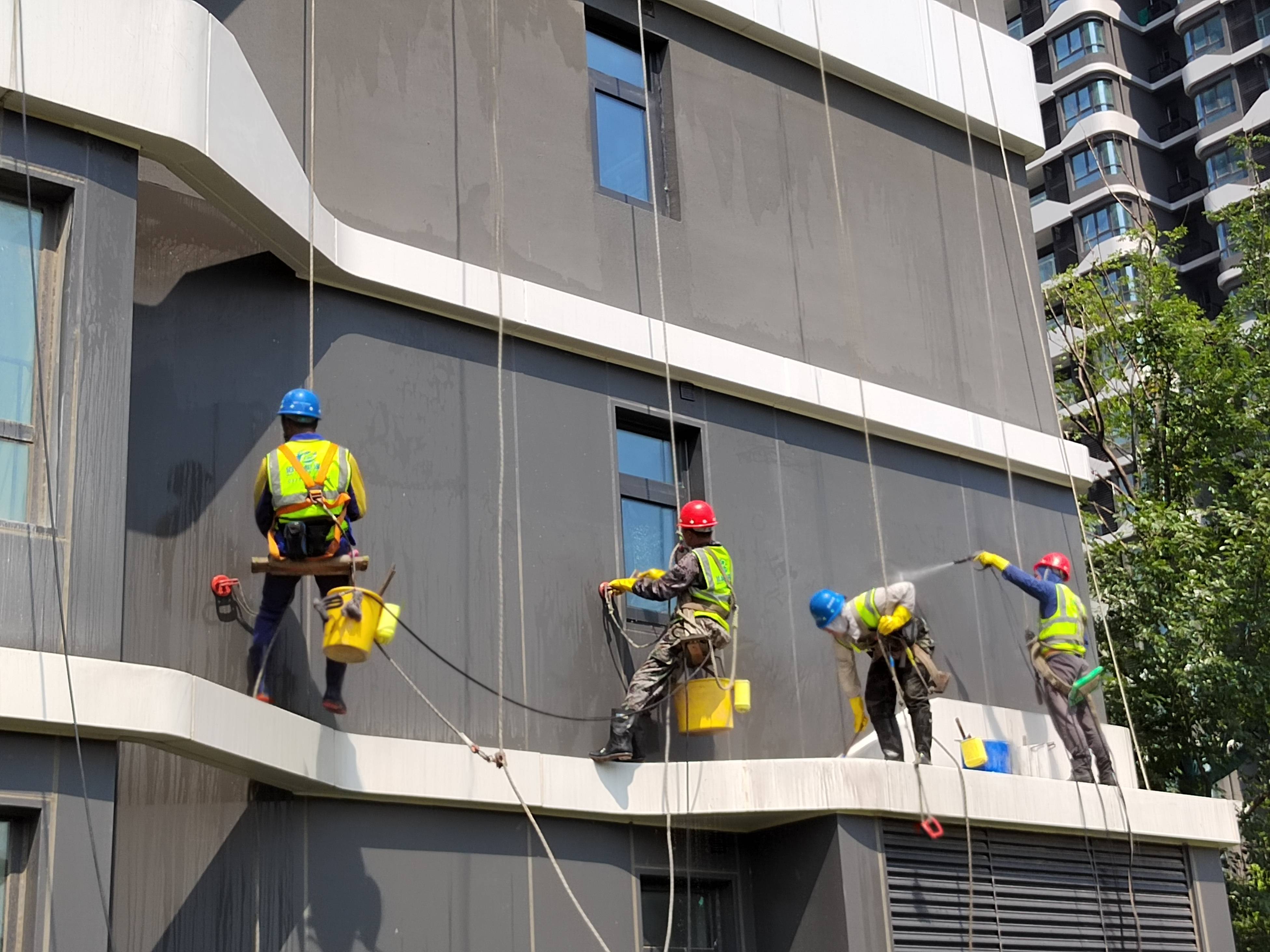 高空外墙清洗——所有的劳动都是神圣的_城市_坚守_一线