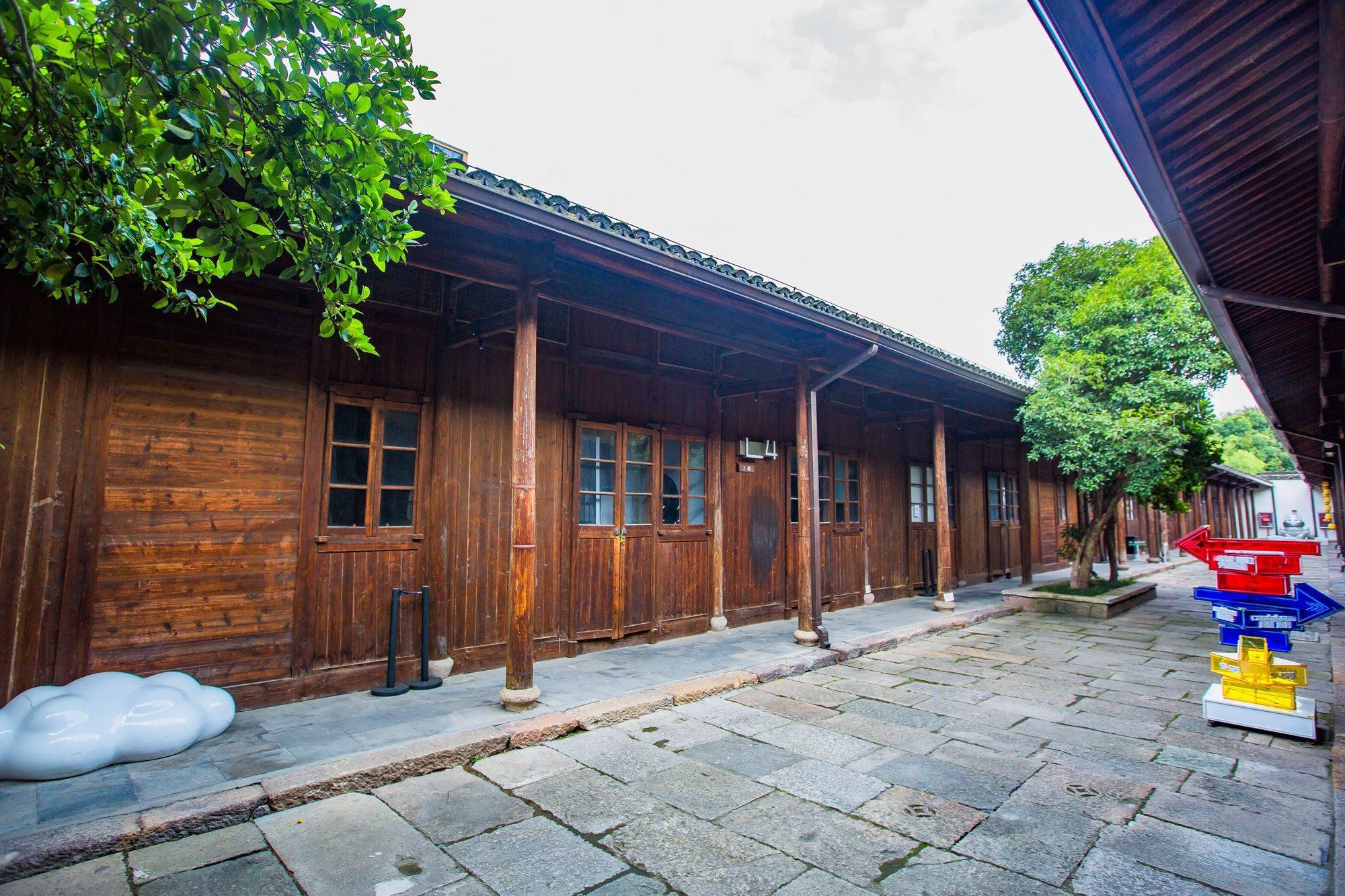 杭州富义仓艺术中心,时隔百年,粮仓成为了年轻人喜爱的打卡地_仓库