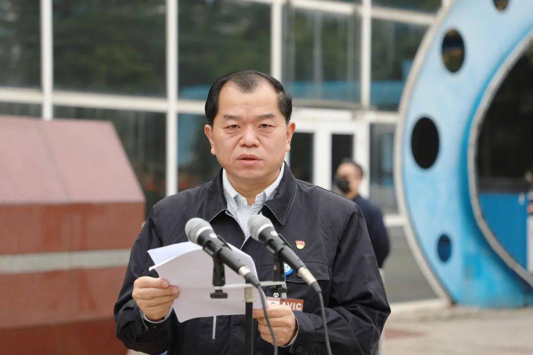 公司党委书记,董事长吴志鹏出席仪式并讲话.