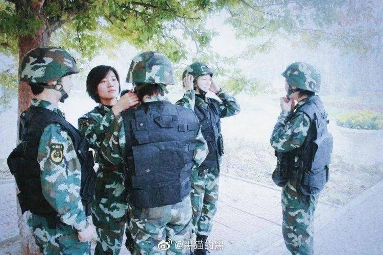 全民突击女兵图片