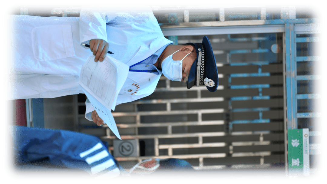 里最美的风"警"在各自的岗位上绽放而监狱人民警察却迎着寒风草木黄落