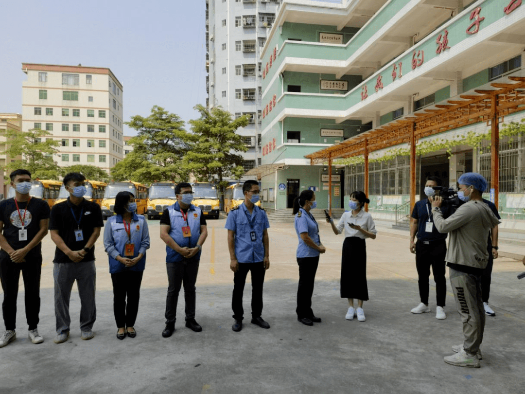 网民投票得票率最高的中山市横栏华文学校食堂进行了食品安全突击检查